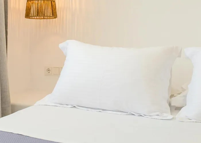 Stone Whisper Hotel apartamentowy Naxos City